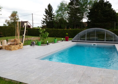 Construction d’une piscine maçonnée de 8 x 4 m avec abris MIO EC'CREATION